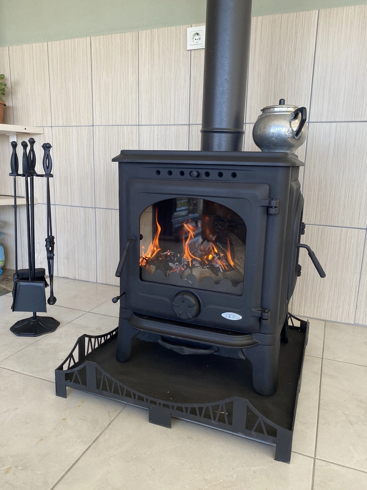 ÜSKÜP KAPAKLI ŞÖMİNE TİPİ DÖKÜM SOBA